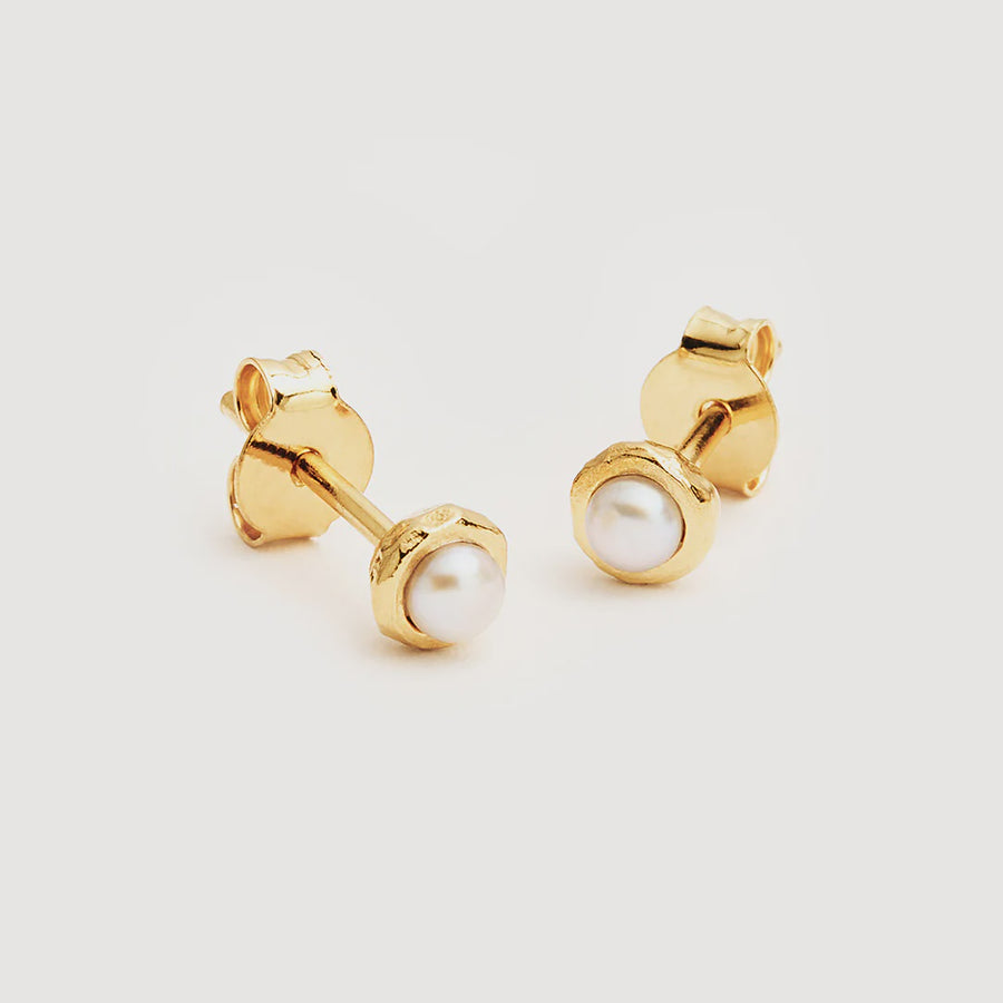 Like The Sky Pearl Stud Earrings